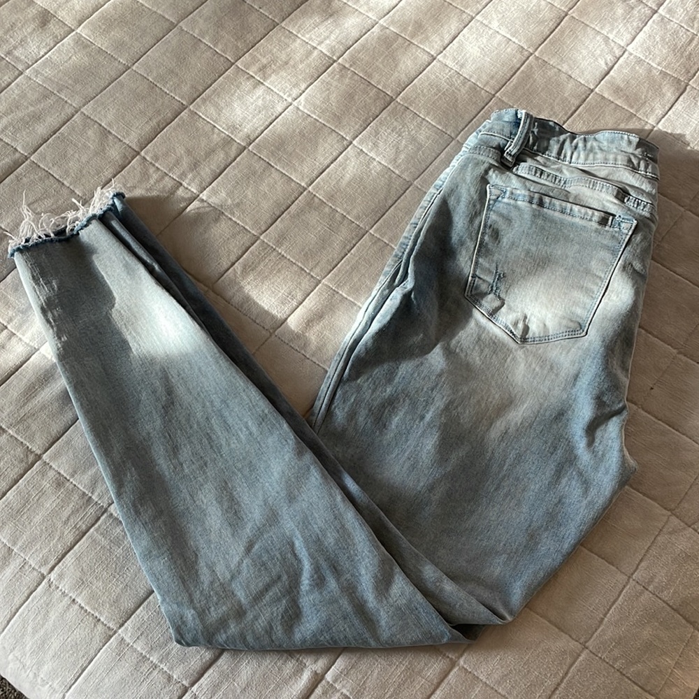 KanCan distressed light wash faded skinny jeans size 13/30 frayed